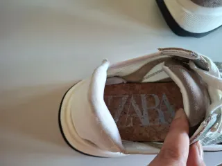 Zapatillas Zara con lateral transparente