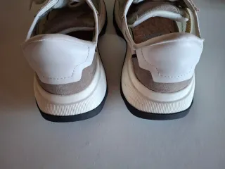 Zapatillas Zara con lateral transparente