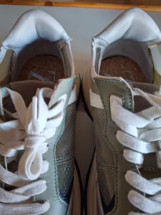 Zapatillas Zara con lateral transparente