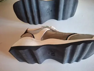 Zapatillas Zara con lateral transparente