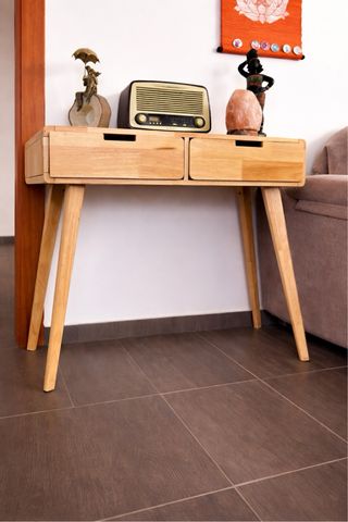 Mueble de entrada de madera, tono roble claro