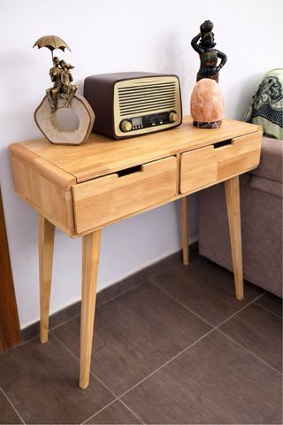 Mueble de entrada de madera, tono roble claro