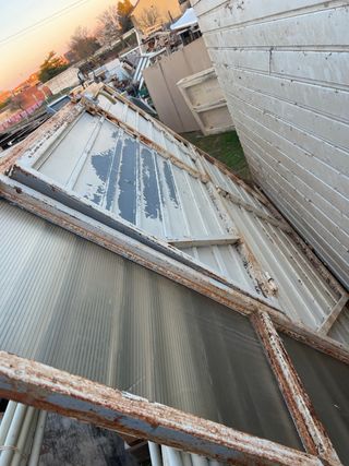 Puerta de garaje de hierro