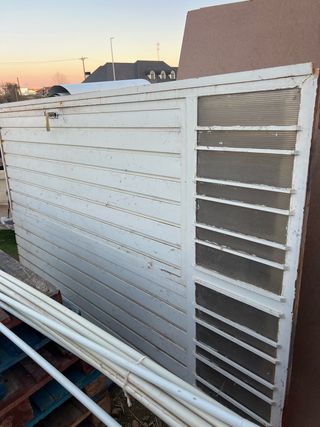 Puerta de garaje de hierro