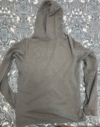 Sudadera Nike gris con capucha
