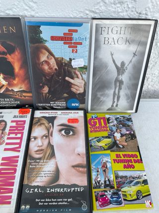 Peliculas vhs ingles, hay 2 en idioma noruego.