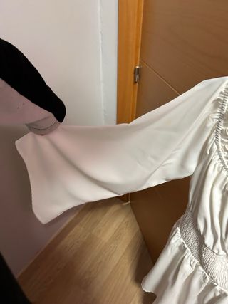 Vestido blanco escote elástico manga larga