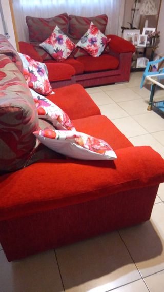 Sofás Rojos de Tela Muy Cómodos