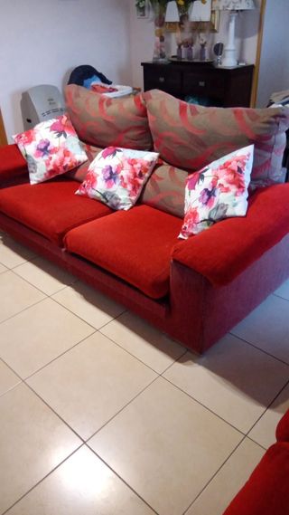 Sofás Rojos de Tela Muy Cómodos