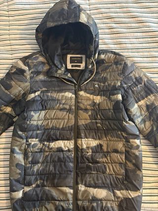Chaqueta Quiksilver camuflada con capucha Talla L