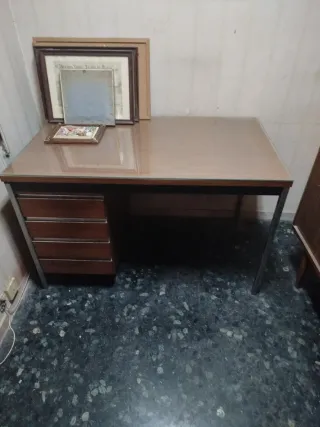 Mesa de estudio madera y cristal.SOLO HASTA 31/03.