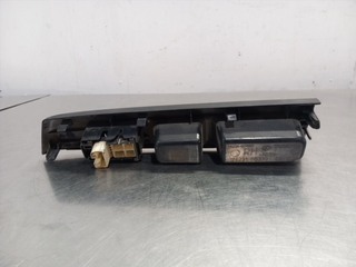 MANDO ELEVALUNAS DELANTERO DERECHO TOYOTA YARIS (