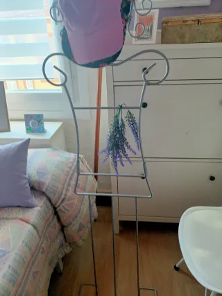 Perchero silueta mujer