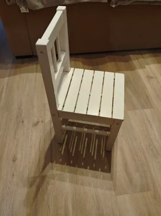 Silla infantil blanca de madera maciza