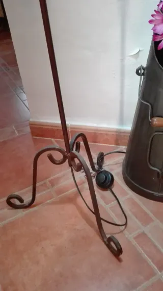 Lámpara pie vintage metal