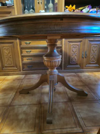 Vendo mesa de madera extensible con 6 sillas