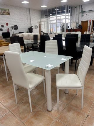 Mesa con 4 sillas blanca moderna - Nueva