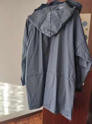 2 chubasqueros hombre azul/rojo.