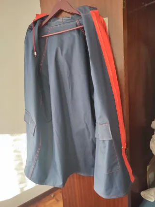 2 chubasqueros hombre azul/rojo.