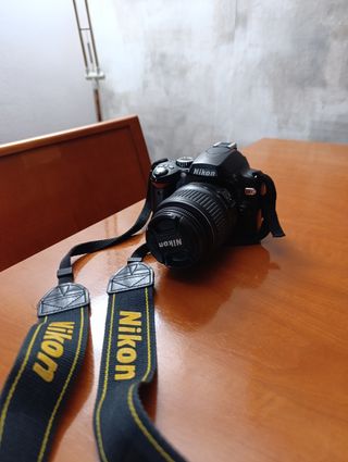 Cámara Nikon D60 + funda