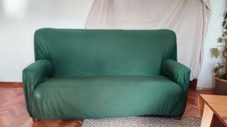 Sofá y sillones verdes de tela