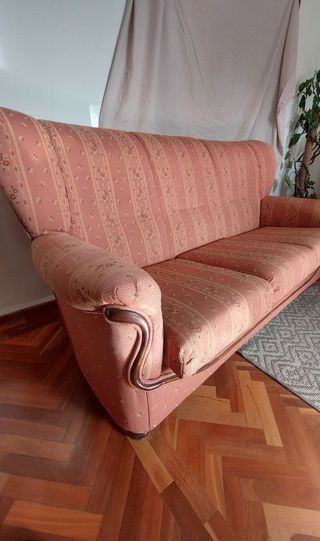 Sofá y sillones verdes de tela