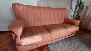 Sofá y sillones verdes de tela