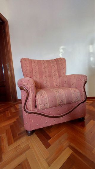 Sofá y sillones verdes de tela