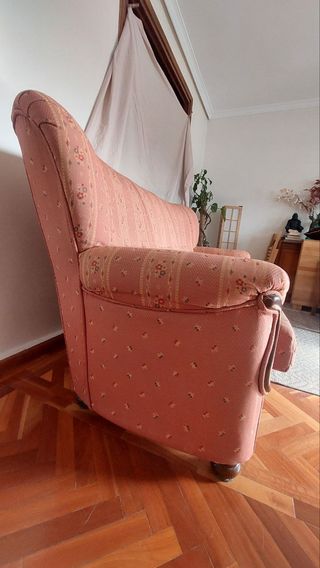 Sofá y sillones verdes de tela