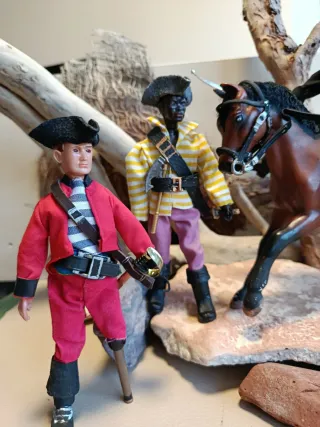 Lote Madelman 3 piratas y caballo