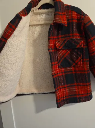 Chaqueta Zara Kids cuadros roja