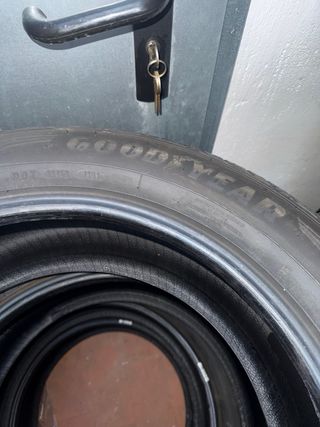 Juego Neumáticos Goodyear 235/55 R19 101V