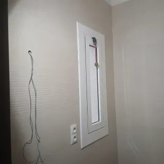 Mueble de baño madera con lavabo negro