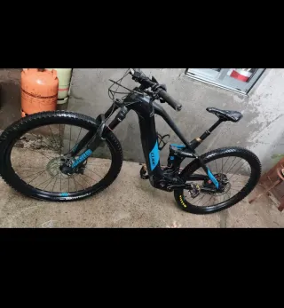 Cube Stereo Hybrid Race