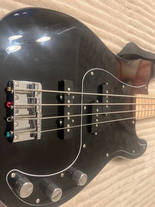 Squier by Fender Precision Bass Negra