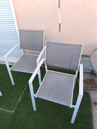 Sillas de jardín sin cojín de aluminio Orion gris.