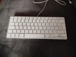 Teclado Apple USB Plata y Blanco