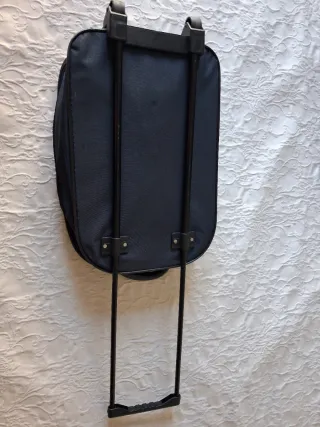 Maleta de viaje de cabina azul con ruedas