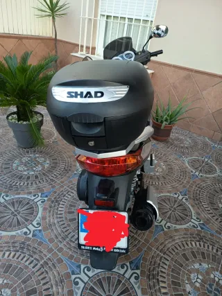 Moto scooter Keeway Outlook de 125cc con 8000 km