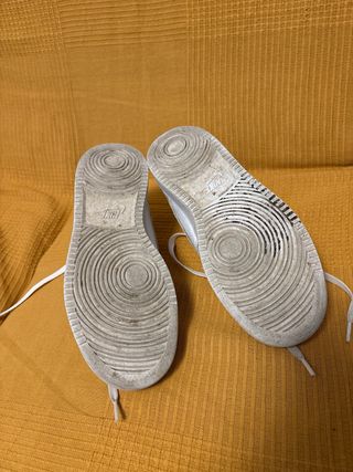 Nike Air Force 1 Talla 40.5 Blancas pdte limpiar