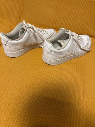 Nike Air Force 1 Talla 40.5 Blancas pdte limpiar
