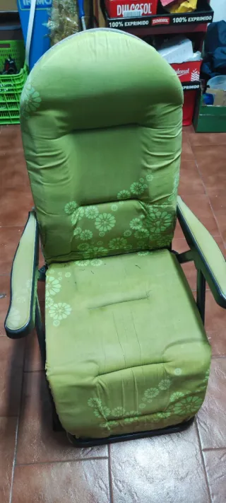 Sillón plegable verde para terraza o jardín