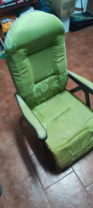 Sillón plegable verde para terraza o jardín