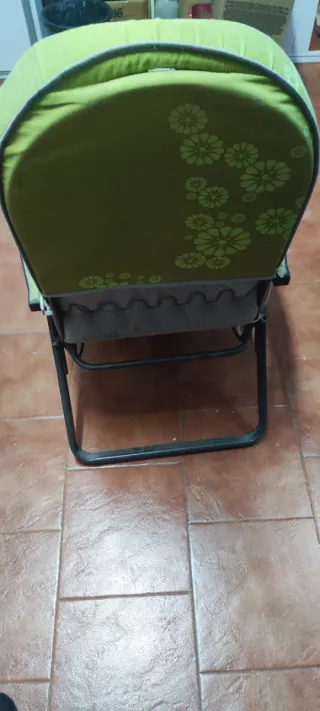 Sillón plegable verde para terraza o jardín