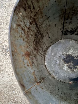 Bidón de aceite antiguo metálico