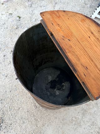 Bidón de aceite antiguo metálico