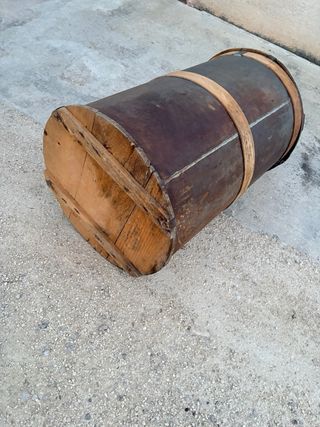 Bidón de aceite antiguo metálico