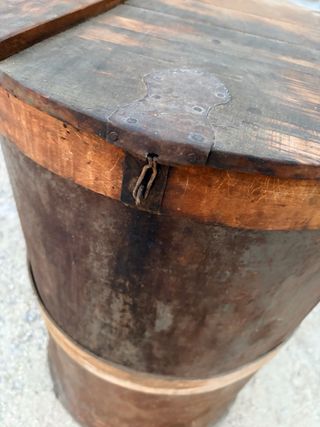 Bidón de aceite antiguo metálico