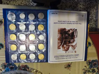 Colección de Monedas Históricas: Del Real a la Pes