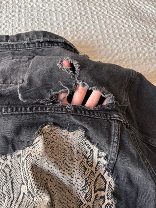 Chaqueta tejana Zara negra desgastada Talla M